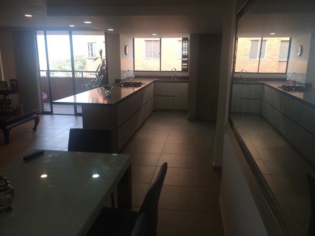Apartamento Comodo , Grande En Poblado *