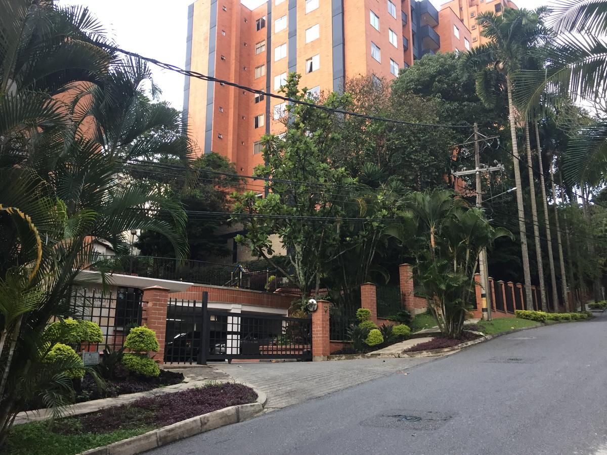Apartamento Comodo , Grande En Poblado Apartment *